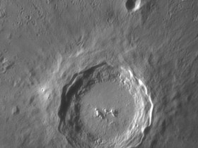 Mond bei Sonnenschein