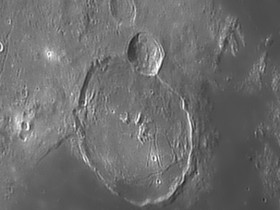 Mond bei Sonnenschein