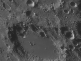 Mond bei Sonnenschein