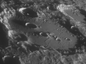 Mond bei Sonnenschein